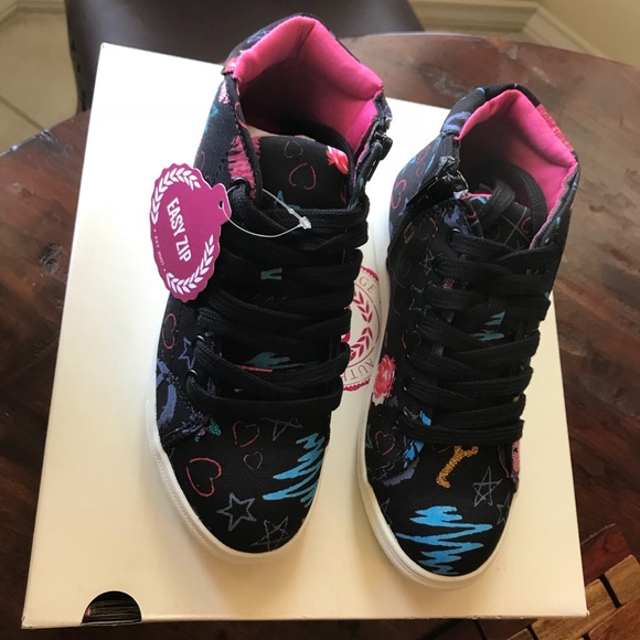 SO black high tops sneakers with a easy zip - Picture 2 of 5